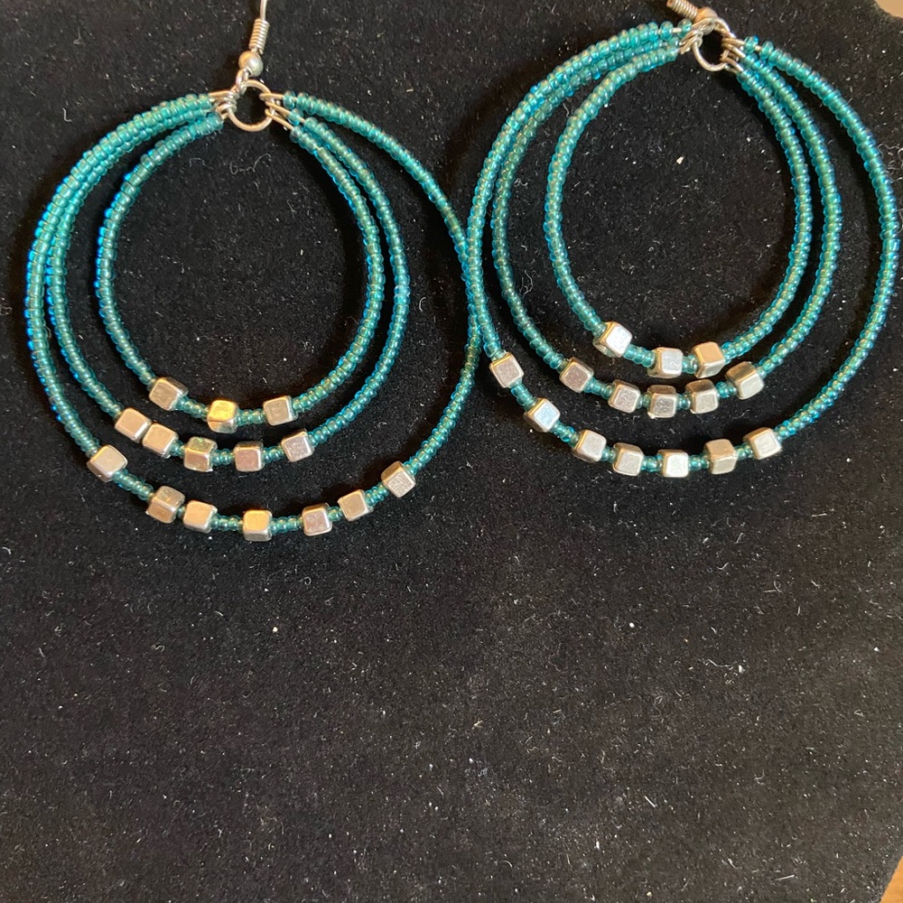 Turquoise colored seed beads and square silvertone beads 2.5" hoop earrings